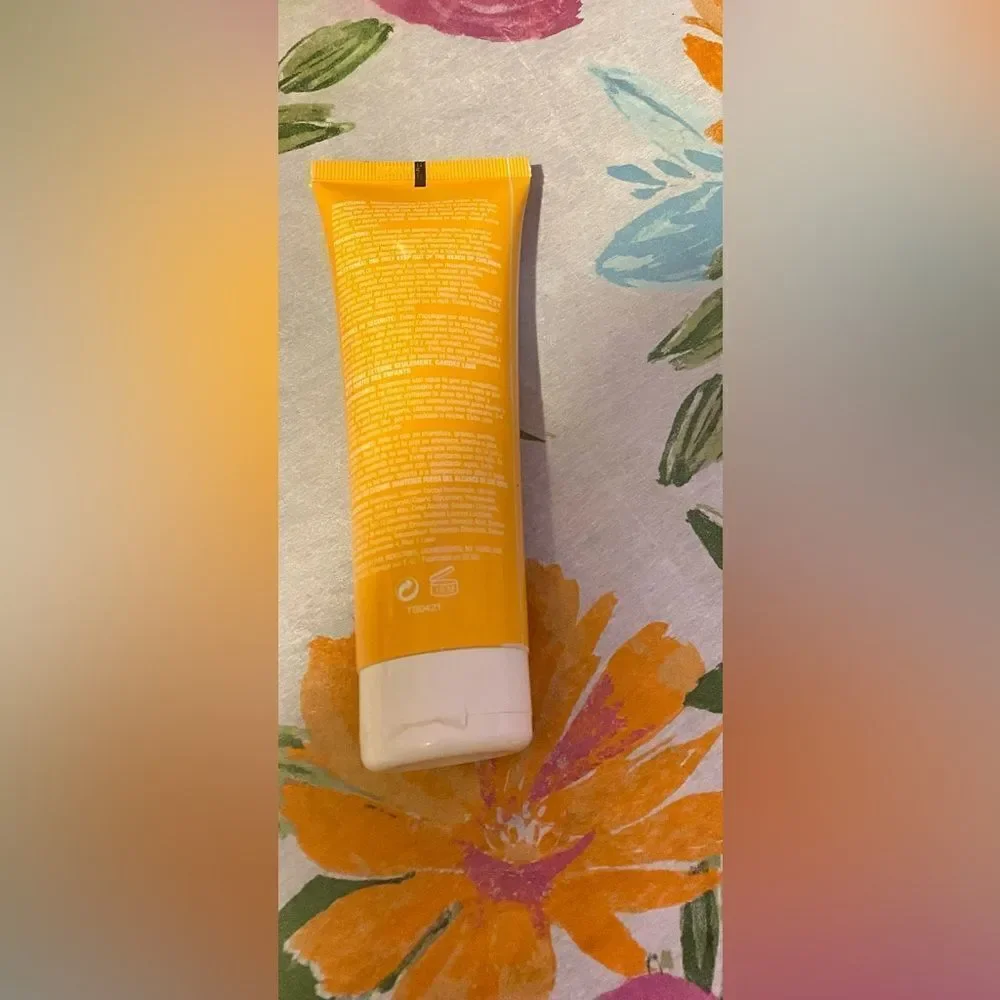 🛍️Pore Refining exfoliating facial scrub Remove dry ,and dead skin 4 OZ 💥